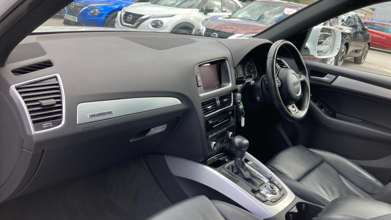 Audi Q5 2.0T FSI Quattro S Line 5dr Tip Auto Petrol Estate